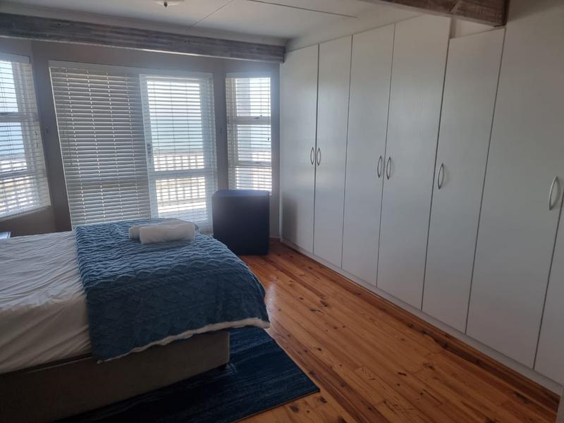 To Let 6 Bedroom Property for Rent in Outeniqua Strand Western Cape